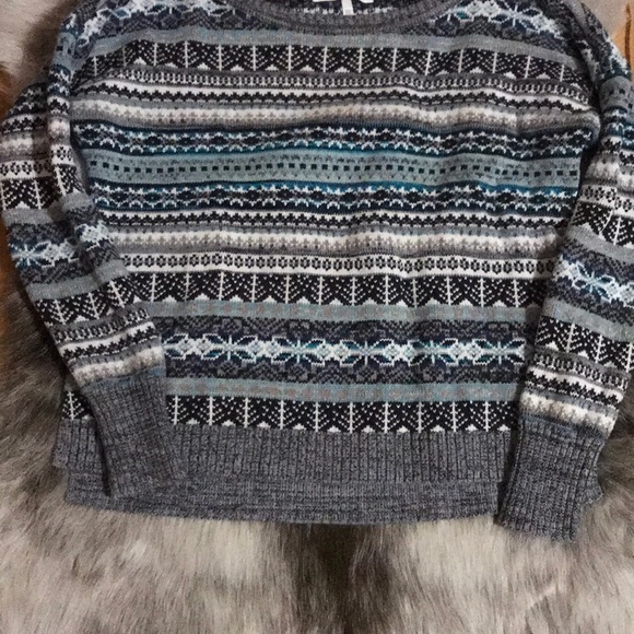 Victoria’s Secret Ski lodge warm sweater - Picture 5 of 5